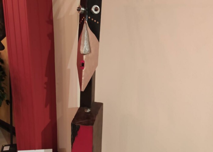 Acier et socle en Ebène